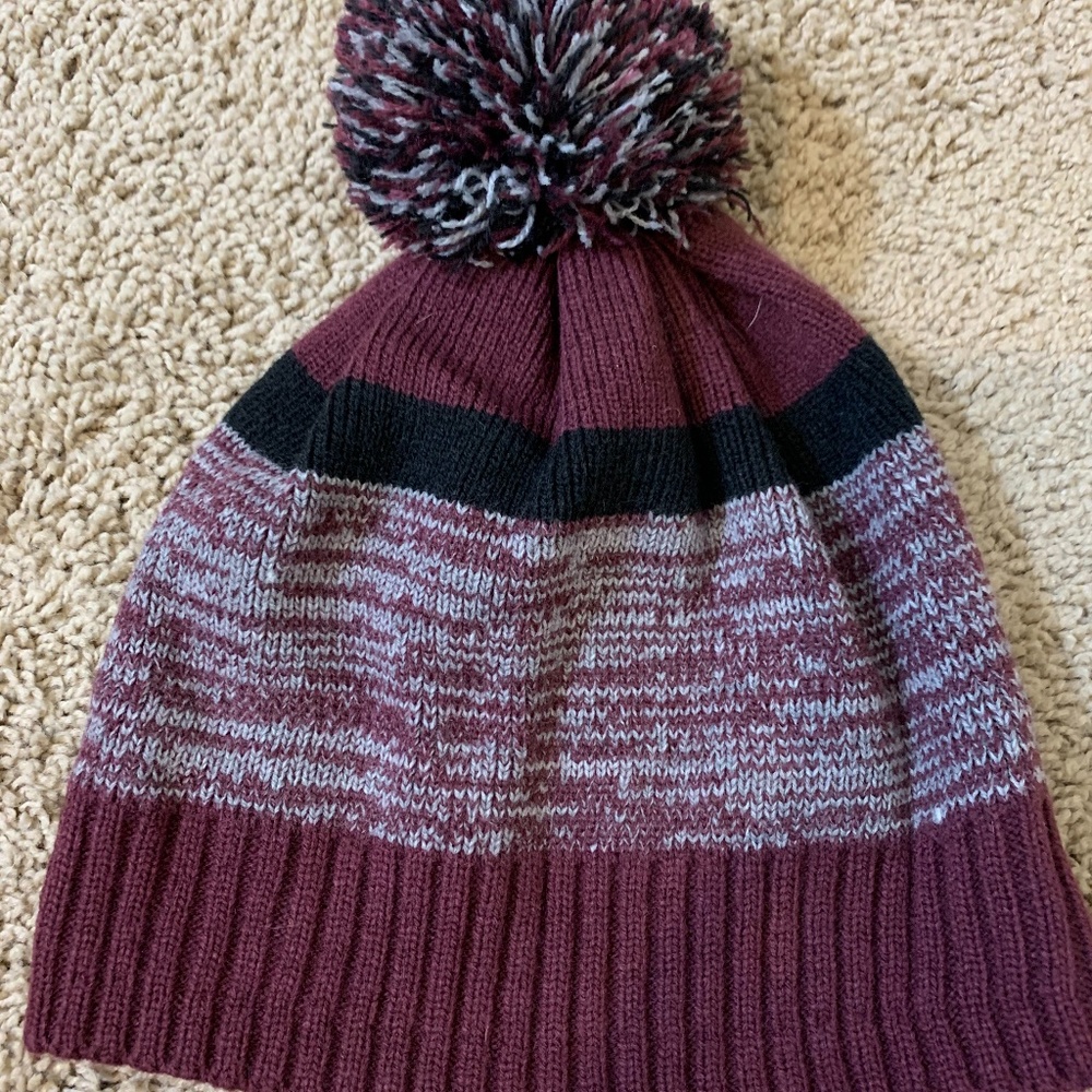4/$20💕 Isotoner brand beanie